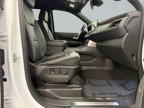 Used 2023 Chevrolet Suburban Premier image 12