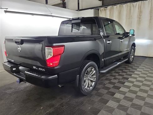Used 2019 Nissan Titan SL w/ Chrome Package image 4