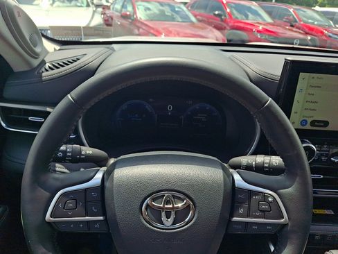 Used 2023 Toyota Highlander Limited AWD/4WD image 19