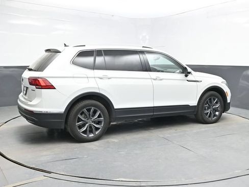 Used 2022 Volkswagen Tiguan SE AWD/4WD image 3