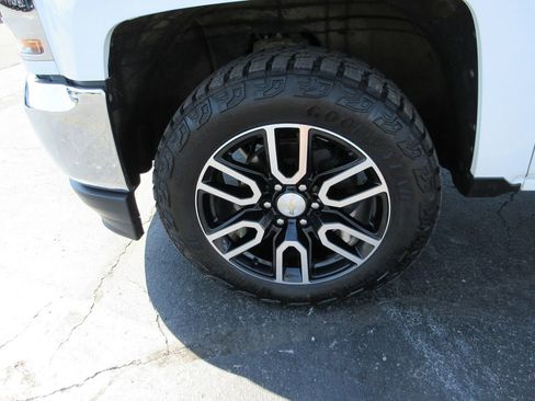 Used 2018 Chevrolet Silverado 1500 LT w/ Texas Edition AWD/4WD image 15