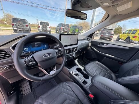 Used 2024 Ford Escape Platinum w/ Premium Technology Package image 20