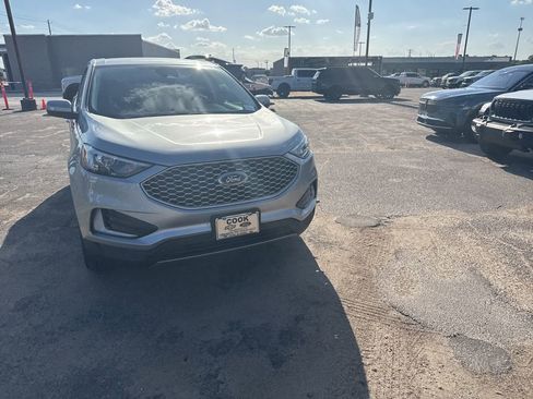 Used 2024 Ford Edge SEL image 3