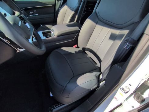 New 2026 Land Rover Range Rover Long Wheelbase SE AWD/4WD image 16