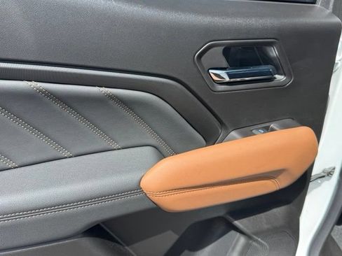 Certified 2025 GMC Canyon AT4 AWD/4WD image 18