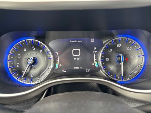 Used 2022 Chrysler Pacifica Touring-L image 20