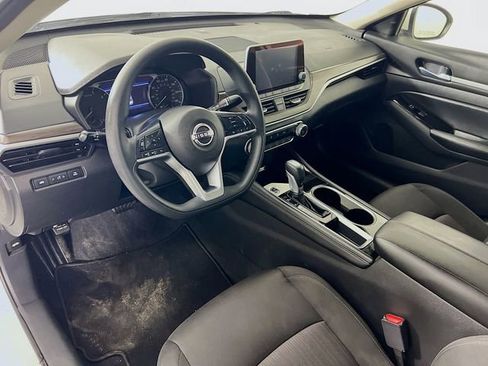 Used 2023 Nissan Altima 2.5 SV image 9