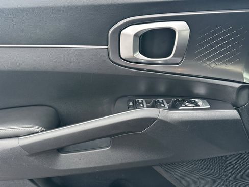 Used 2024 Kia Sorento S image 14