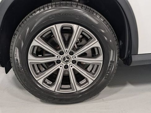 Used 2024 Mercedes-Benz GLC 300 4MATIC image 31