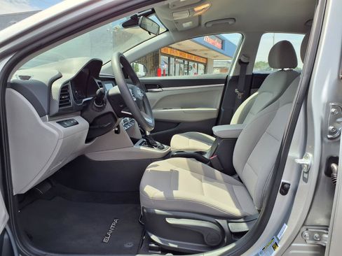 Used 2020 Hyundai Elantra SE FWD image 5