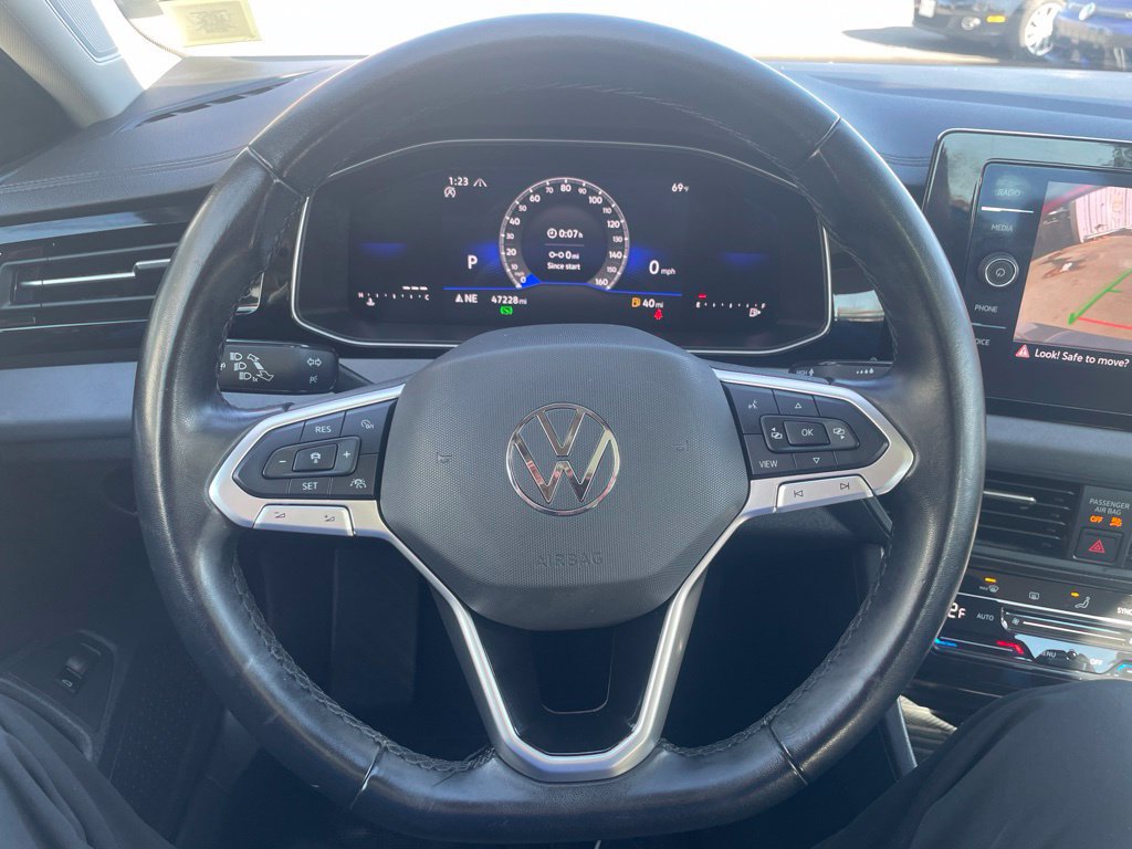 Used 2025 Volkswagen Jetta SE FWD image 24