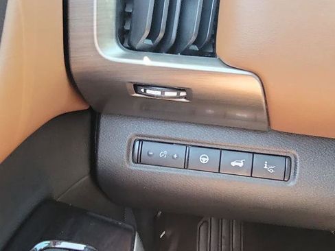 Used 2022 Nissan Pathfinder Platinum FWD image 17