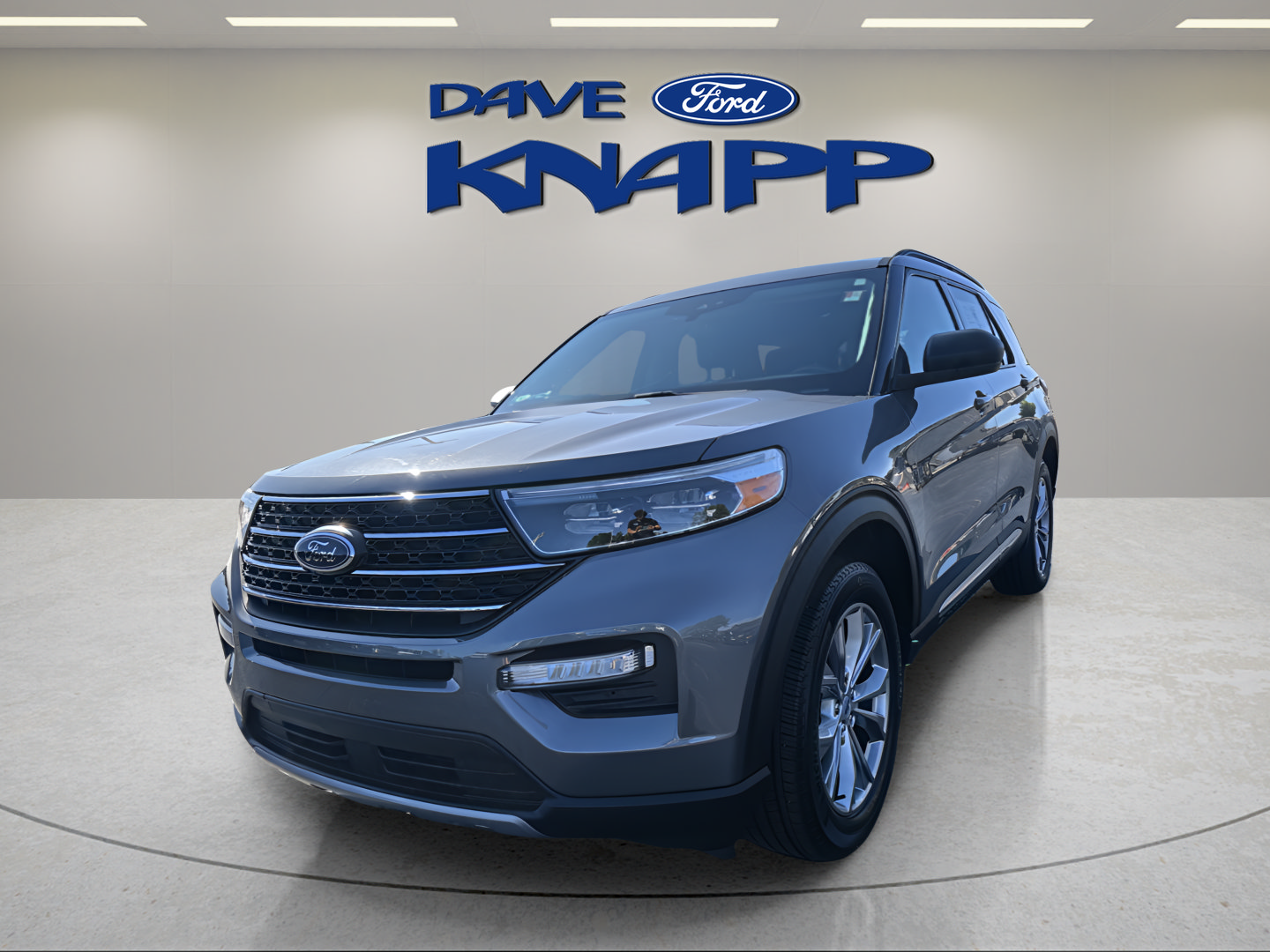 Used 2022 Ford Explorer XLT w/ Equipment Group 202A AWD/4WD image 3
