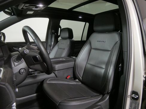 Used 2024 GMC Yukon XL Denali AWD/4WD image 13