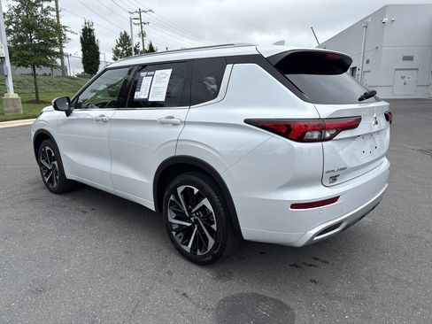 Used 2023 Mitsubishi Outlander SEL FWD image 37