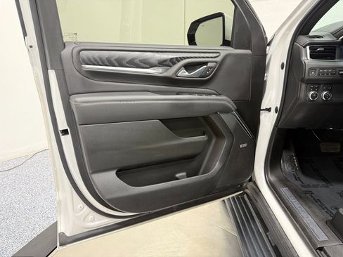 Used 2022 GMC Yukon XL Denali image 9