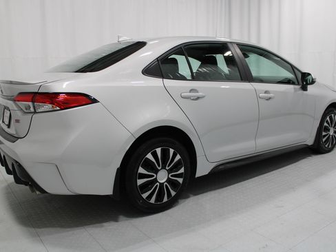 Used 2024 Toyota Corolla SE w/ SE Premium Package FWD image 6