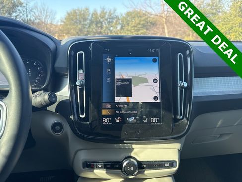 Used 2022 Volvo XC40 T5 Momentum image 23