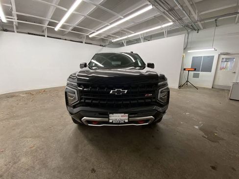 Used 2025 Chevrolet Suburban Z71 image 9