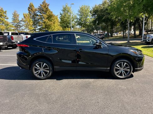 Used 2021 Toyota Venza LE image 10
