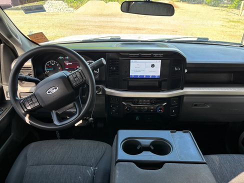 Used 2023 Ford F250 XL w/ STX Appearance Package AWD/4WD image 9