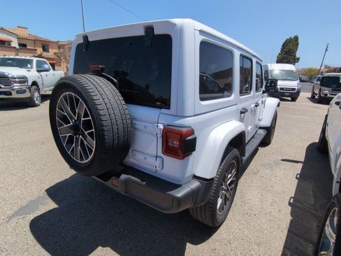Used 2023 Jeep Wrangler Unlimited Sahara w/ Cold Weather Group AWD/4WD image 3
