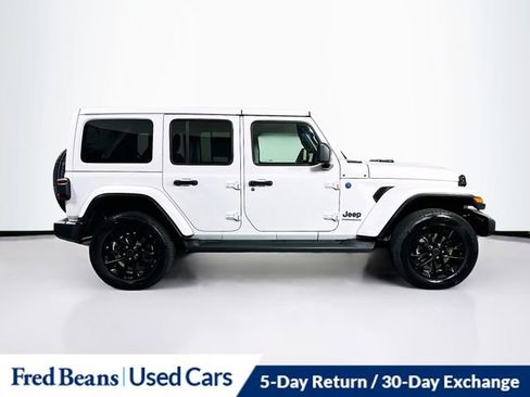 Used 2025 Jeep Wrangler Unlimited Sahara AWD/4WD image 8