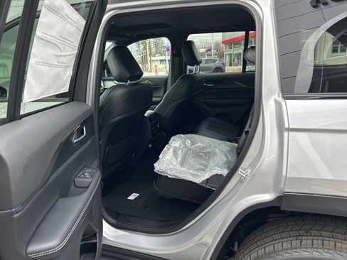 New 2025 Jeep Grand Cherokee 4WD image 10