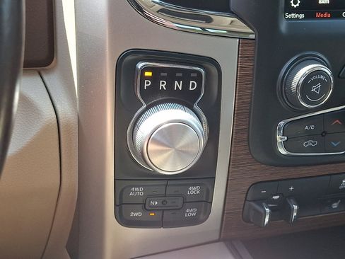 Used 2018 RAM 1500 Laramie w/ Convenience Group AWD/4WD image 27