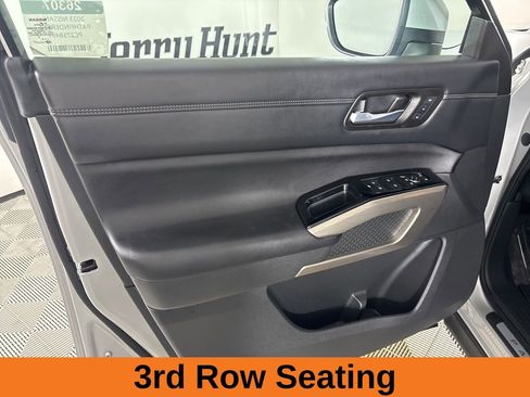 Used 2023 Nissan Pathfinder Platinum image 8