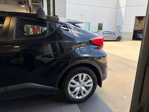 Used 2021 Toyota C-HR LE FWD image 8