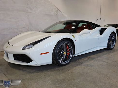 Used 2019 Ferrari 488 Spider image 4
