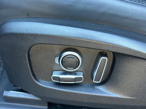 Used 2023 Land Rover Defender 130 X-Dynamic SE image 14