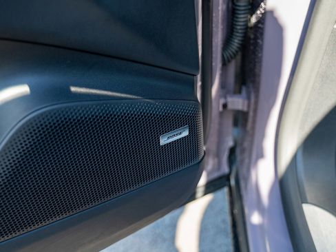 Certified 2025 Porsche Macan 4 Electric AWD/4WD image 11
