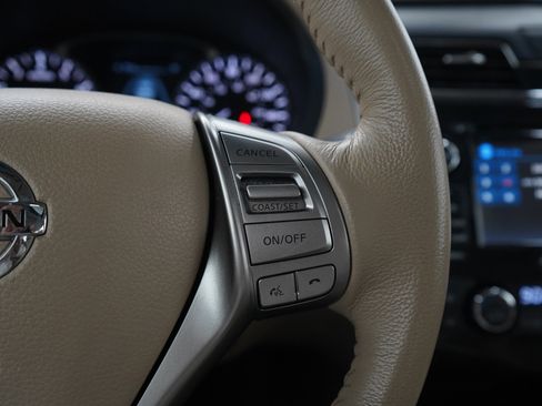 Used 2014 Nissan Altima 2.5 SV w/ Convenience Package image 25