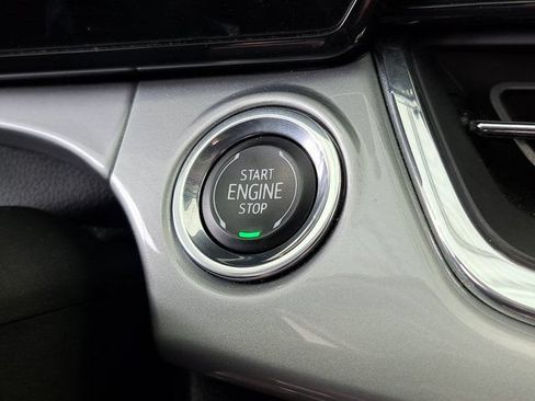 Used 2025 Chevrolet Trax LT FWD image 14