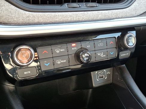 Certified 2022 Jeep Compass Latitude w/ Convenience Group image 16