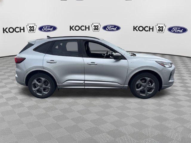 Used 2024 Ford Escape ST-Line w/ Tech Pack #1 AWD/4WD image 9