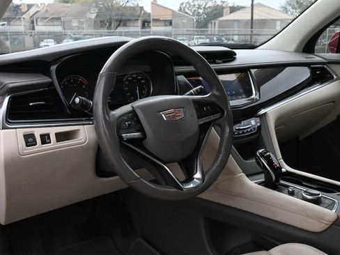 Used 2022 Cadillac XT6 Premium Luxury image 17