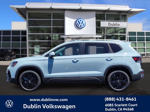 New 2025 Volkswagen Taos SE image 7