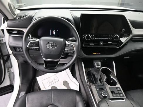 Certified 2025 Toyota Highlander Limited AWD/4WD image 21