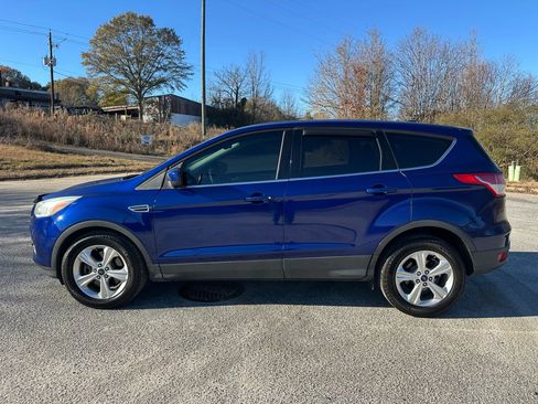 Used 2015 Ford Escape SE image 2