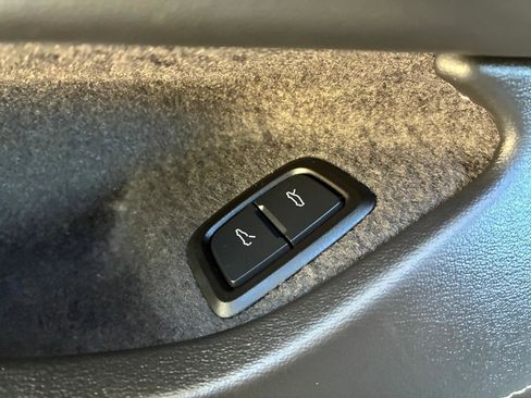 Used 2021 Chevrolet Corvette Stingray Coupe w/ 1LT image 11