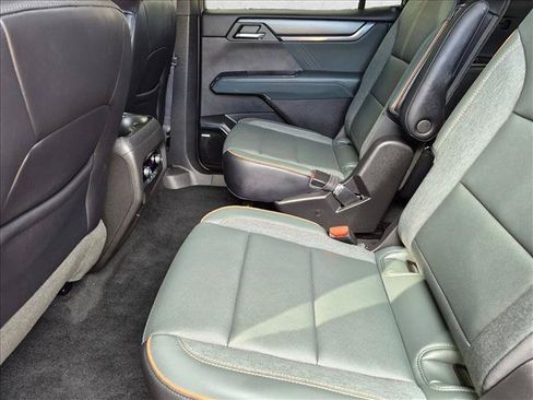 Used 2025 GMC Acadia AT4 AWD/4WD image 23