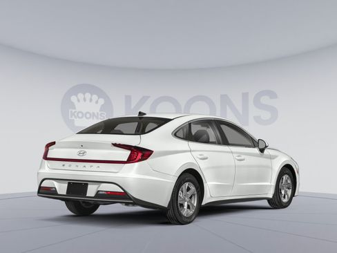 Used 2023 Hyundai Sonata SE w/ Preferred Accessory Package FWD image 2