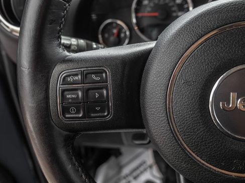 Used 2017 Jeep Wrangler Unlimited Sahara w/ Connectivity Group AWD/4WD image 23