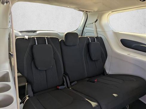 Used 2022 Chrysler Voyager LX image 19