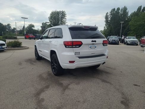 Used 2021 Jeep Grand Cherokee Laredo X AWD/4WD image 4