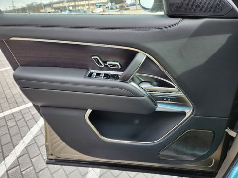 New 2025 Land Rover Range Rover Long Wheelbase Autobiography image 17