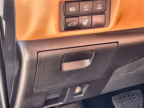 Used 2023 Toyota Highlander Platinum image 29